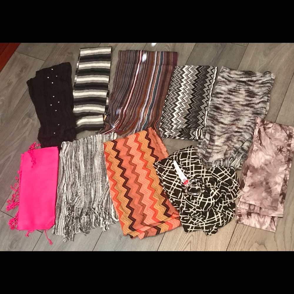 Lots of scarfs excellent like new